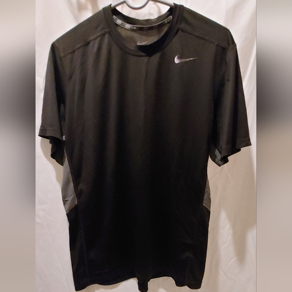 Nike Men's Black Dry-fit Tee with Gray Details